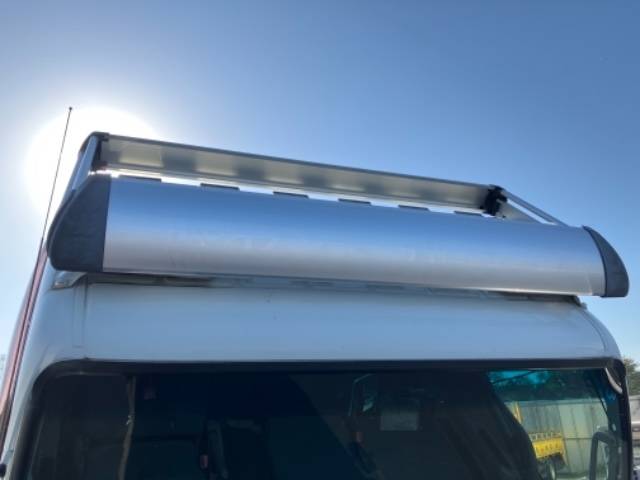 三菱ふそうキャンター平ボディ小型（2t・3t）[写真11]
