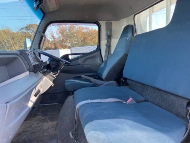 三菱ふそうキャンター平ボディ小型（2t・3t）[写真23]