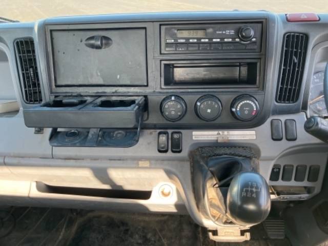 三菱ふそうキャンター平ボディ小型（2t・3t）[写真26]