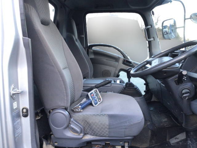 いすゞフォワードセルフクレーン3段中型（4t）[写真32]