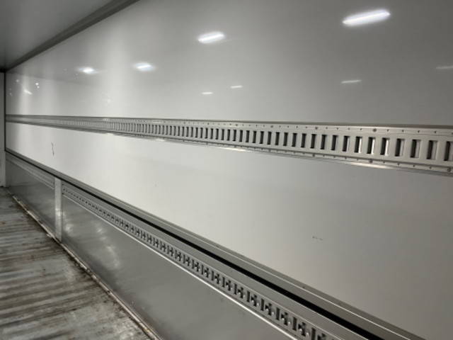 三菱ふそうスーパーグレートアルミウイング大型（10t）[写真10]