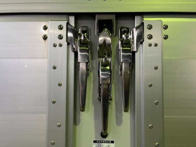 三菱ふそうスーパーグレートアルミウイング大型（10t）[写真19]