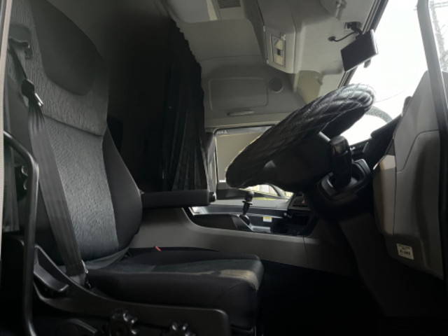 三菱ふそうスーパーグレートアルミウイング大型（10t）[写真28]