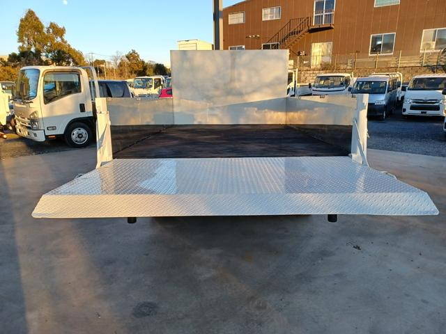 三菱ふそうキャンター平ボディ小型（2t・3t）[写真18]