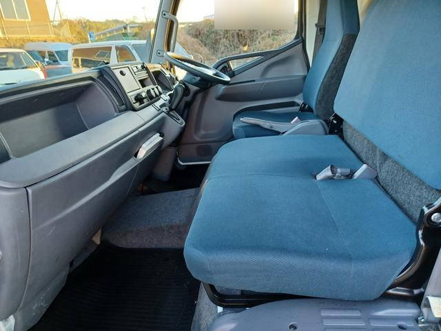 三菱ふそうキャンター平ボディ小型（2t・3t）[写真32]