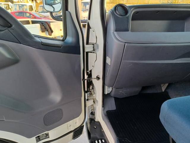 三菱ふそうキャンター平ボディ小型（2t・3t）[写真35]