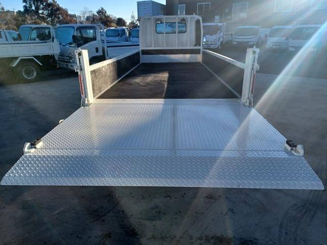 日野デュトロ平ボディ小型（2t・3t）[写真10]