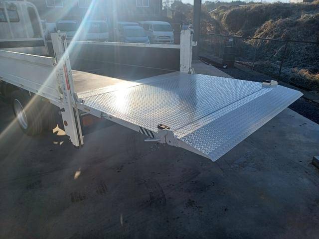 日野デュトロ平ボディ小型（2t・3t）[写真14]