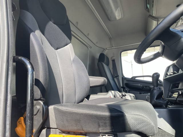 日野プロフィアアルミウイング大型（10t）[写真28]