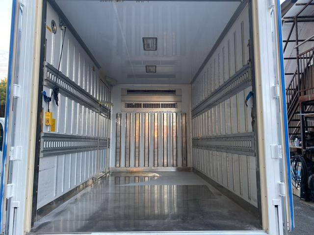 日野デュトロ冷凍車（冷蔵車）小型（2t・3t）[写真12]