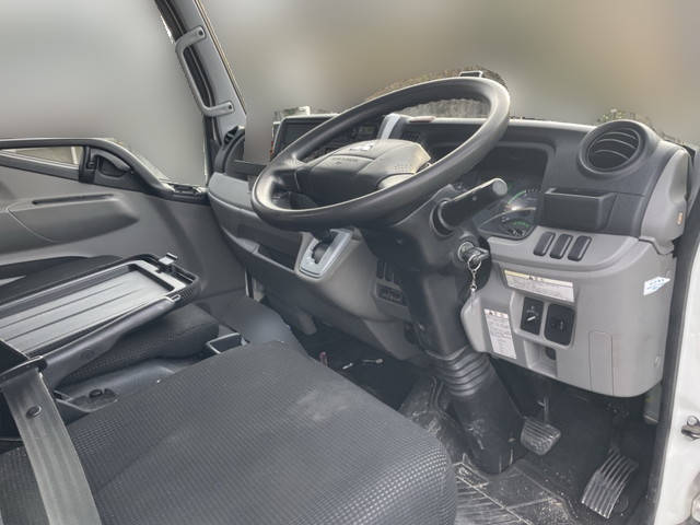 三菱ふそうキャンター冷凍車（冷蔵車）小型（2t・3t）[写真31]