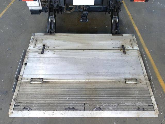 三菱ふそうキャンター冷凍車（冷蔵車）小型（2t・3t）[写真12]