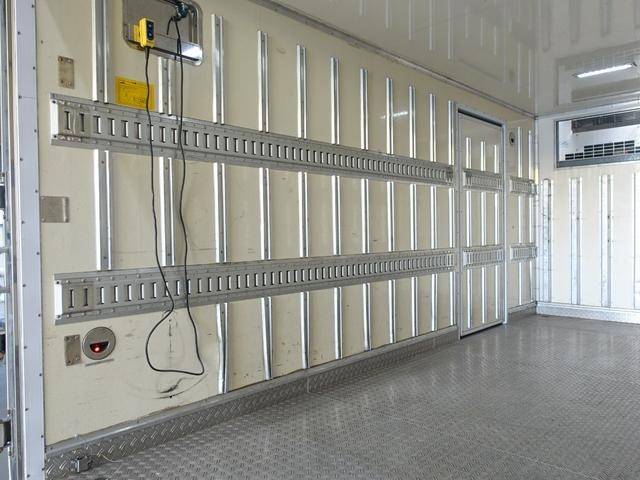 三菱ふそうキャンター冷凍車（冷蔵車）小型（2t・3t）[写真08]