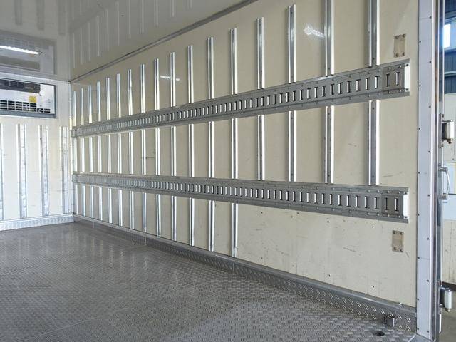 三菱ふそうキャンター冷凍車（冷蔵車）小型（2t・3t）[写真09]