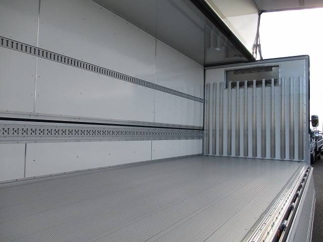 日野レンジャー冷蔵冷凍ウイング増トン（6t・8t）[写真18]