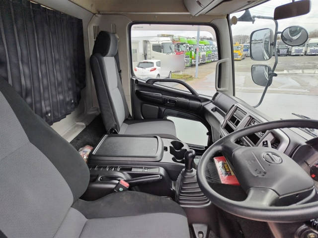 日野レンジャー平ボディ中型（4t）[写真20]