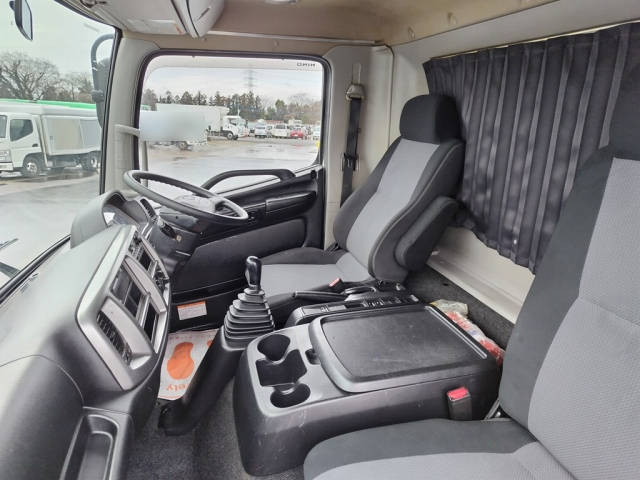 日野レンジャー平ボディ中型（4t）[写真21]