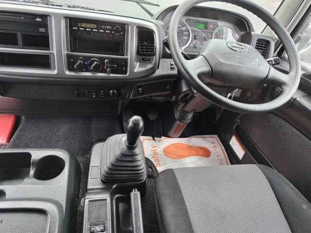 日野レンジャー平ボディ中型（4t）[写真22]