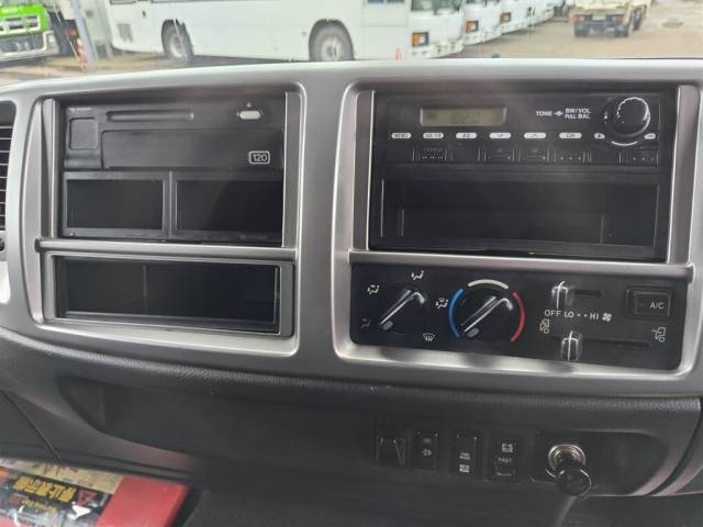 日野レンジャー平ボディ中型（4t）[写真24]