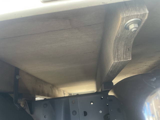 いすゞエルフ平ボディ小型（2t・3t）[写真12]