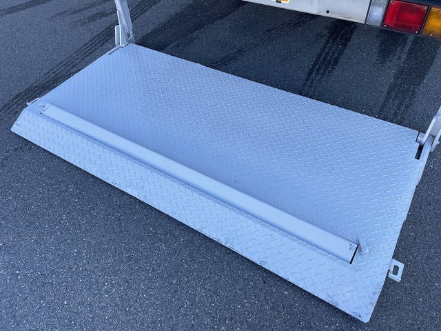 いすゞエルフアルミバン小型（2t・3t）[写真13]