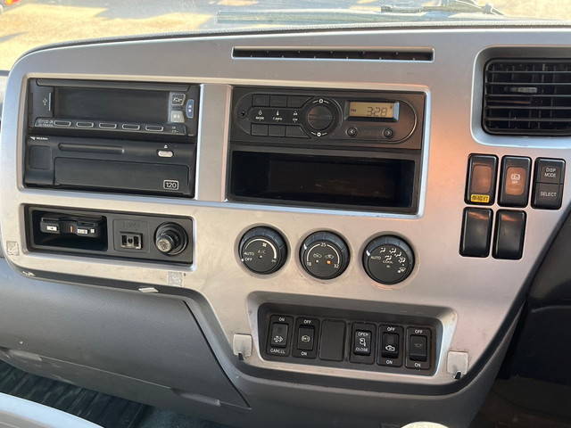 UDトラックスコンドルクレーン4段増トン（6t・8t）[写真24]