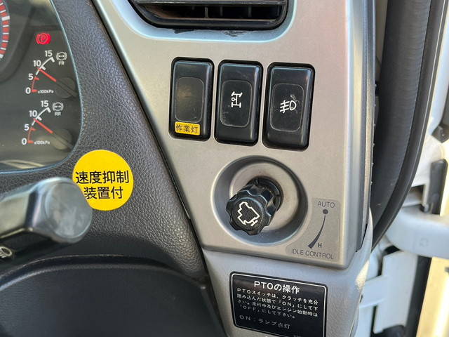 UDトラックスコンドルクレーン4段増トン（6t・8t）[写真27]