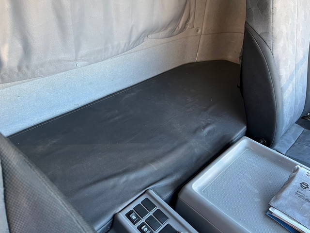 UDトラックスコンドルクレーン4段増トン（6t・8t）[写真29]