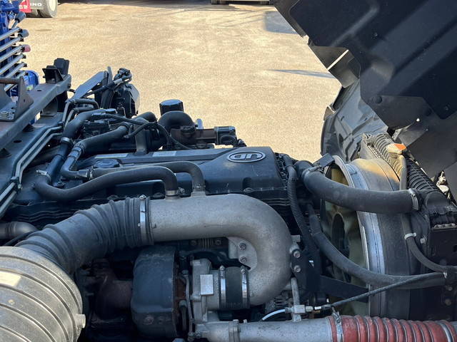 UDトラックスコンドルクレーン4段増トン（6t・8t）[写真32]