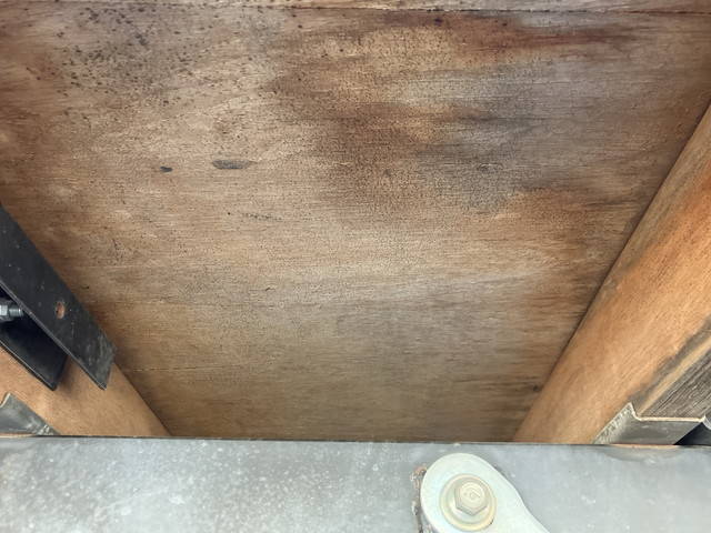 いすゞエルフ平ボディ小型（2t・3t）[写真22]