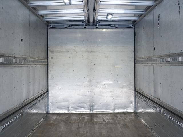 三菱ふそうファイターアルミウイング中型（4t）[写真11]