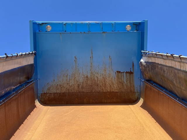 いすゞギガダンプ大型（10t）[写真12]