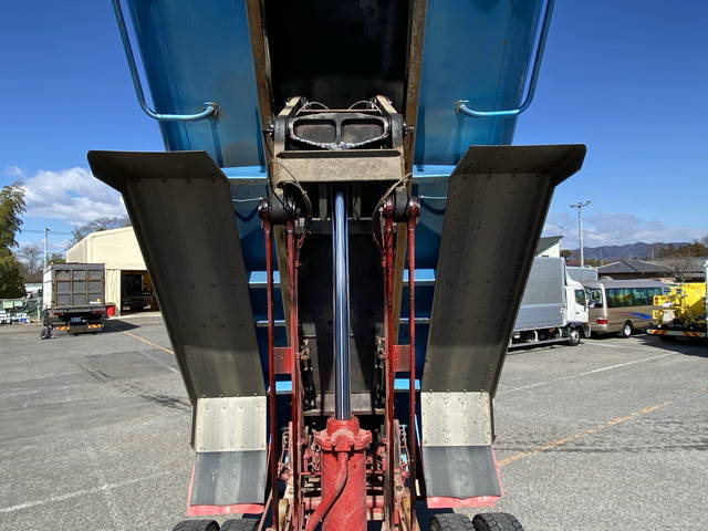 いすゞギガダンプ大型（10t）[写真18]