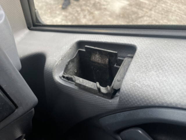 いすゞエルフアルミバン小型（2t・3t）[写真35]