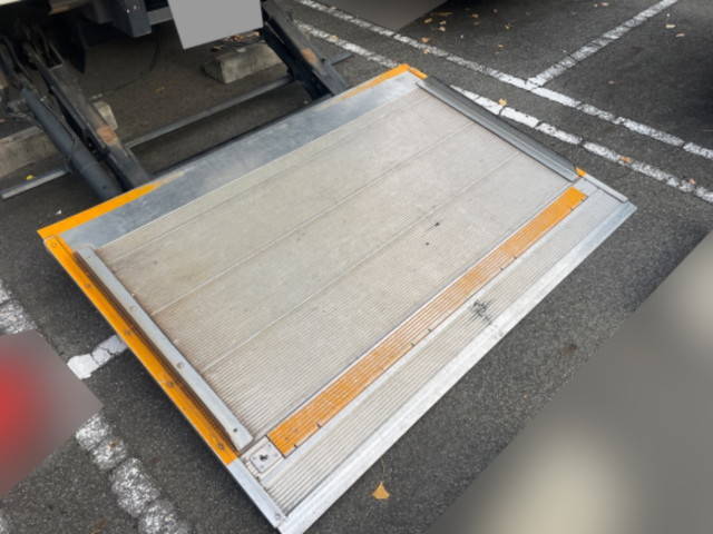 いすゞエルフアルミバン小型（2t・3t）[写真08]