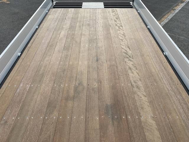 三菱ふそうファイターセルフクレーン4段中型（4t）[写真12]