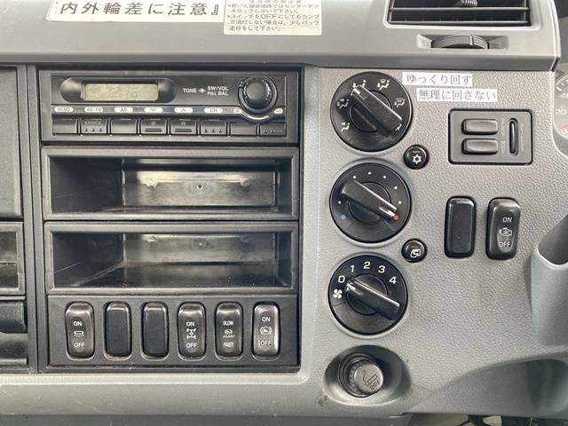 三菱ふそうファイターセルフクレーン4段中型（4t）[写真37]