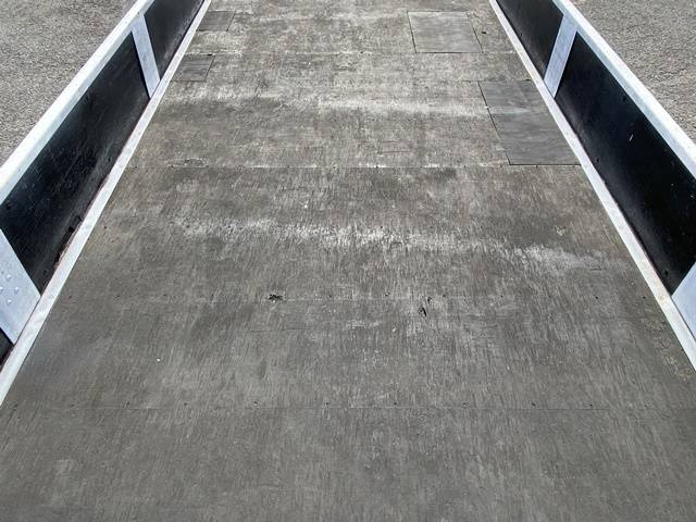 三菱ふそうキャンター平ボディ小型（2t・3t）[写真14]