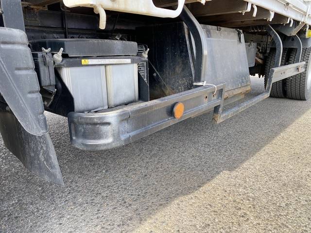 三菱ふそうキャンター平ボディ小型（2t・3t）[写真17]