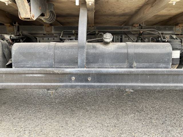 三菱ふそうキャンター平ボディ小型（2t・3t）[写真20]