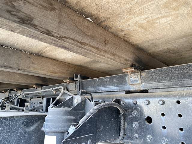 三菱ふそうキャンター平ボディ小型（2t・3t）[写真23]