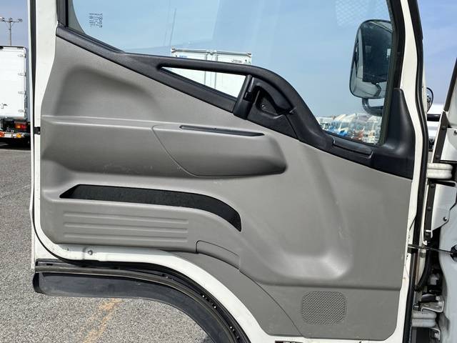 三菱ふそうキャンター平ボディ小型（2t・3t）[写真30]