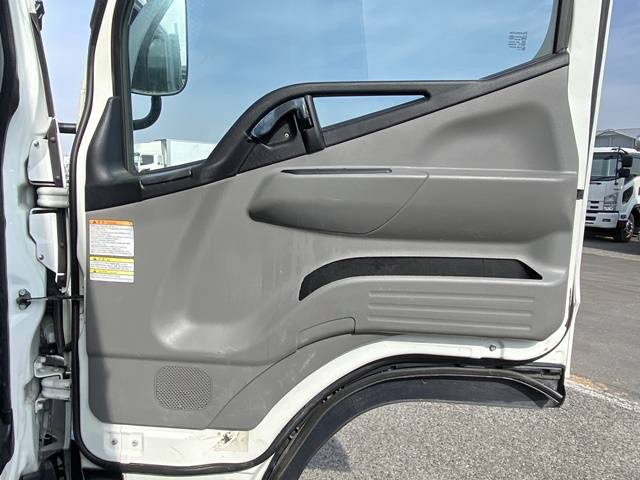 三菱ふそうキャンター平ボディ小型（2t・3t）[写真31]