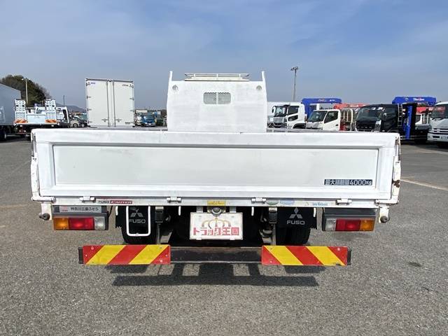 三菱ふそうキャンター平ボディ小型（2t・3t）[写真09]