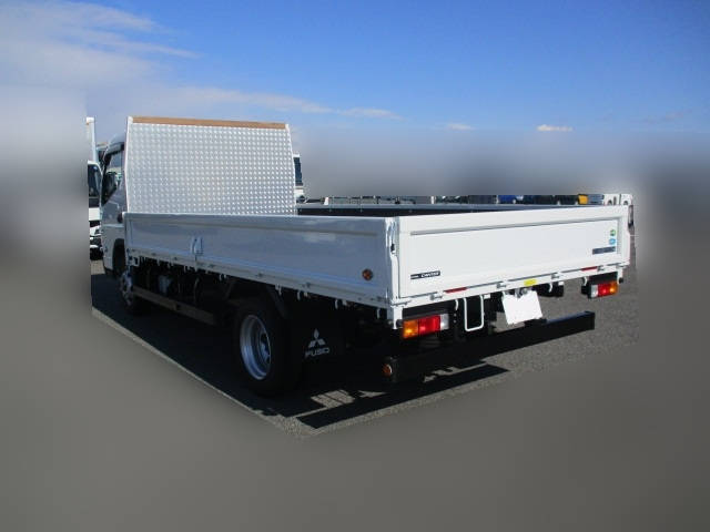 三菱ふそうキャンター平ボディ小型（2t・3t）[写真02]
