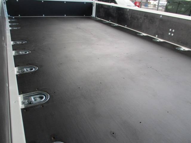 三菱ふそうキャンター平ボディ小型（2t・3t）[写真04]