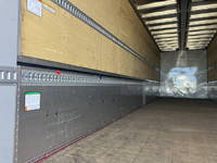 いすゞギガアルミウイング大型（10t）[写真13]