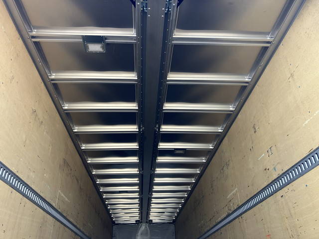 いすゞギガアルミウイング大型（10t）[写真15]