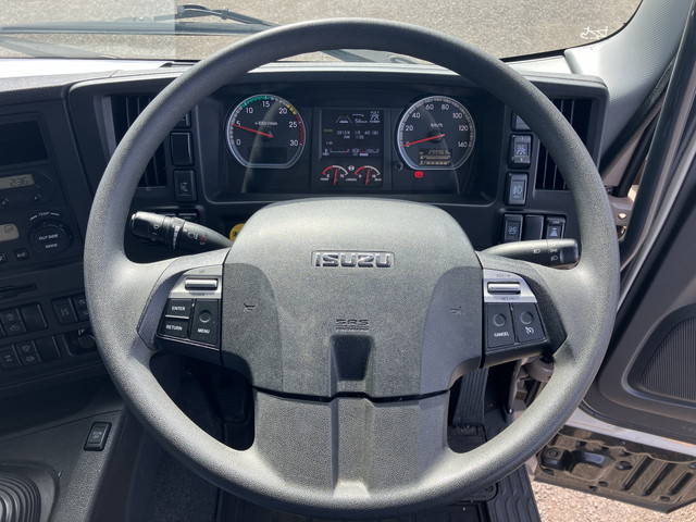 いすゞギガアルミウイング大型（10t）[写真33]