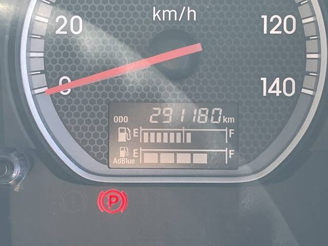 いすゞギガアルミウイング大型（10t）[写真12]